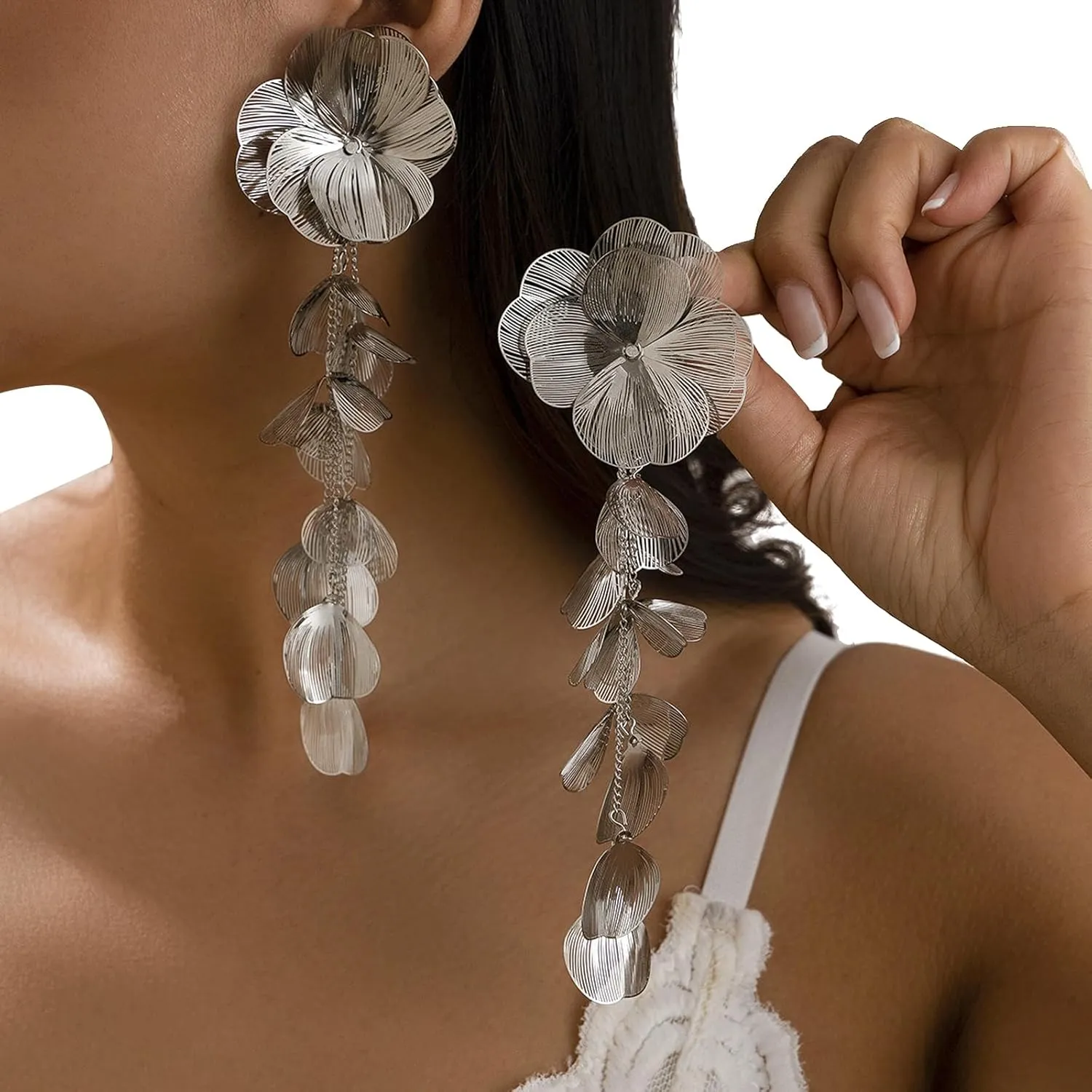 1Pair Vintage Flower Long Tassel Drop Earrings Summer Boho Metal Leaf Piercing Earrings Bridal Wedding Drop Earrings Statement Flower Stud Jewelry for Women