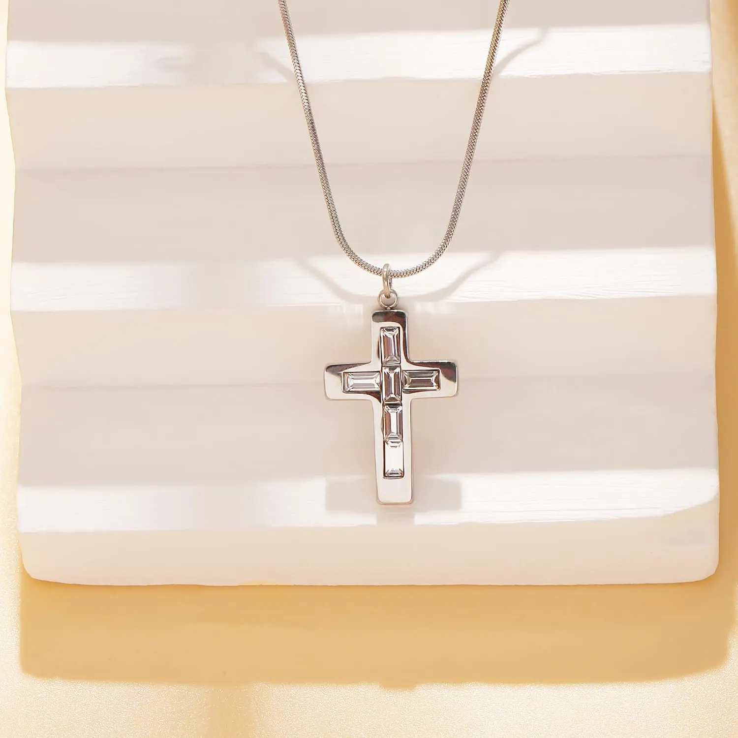 Gold/Silver Cross Necklace for Women Classic Cross Necklace Exquisite Diamond Inlaid Cross Pendant Necklace Fashionable Small Cross Necklace For Women Is An Energy Belief Jewelry