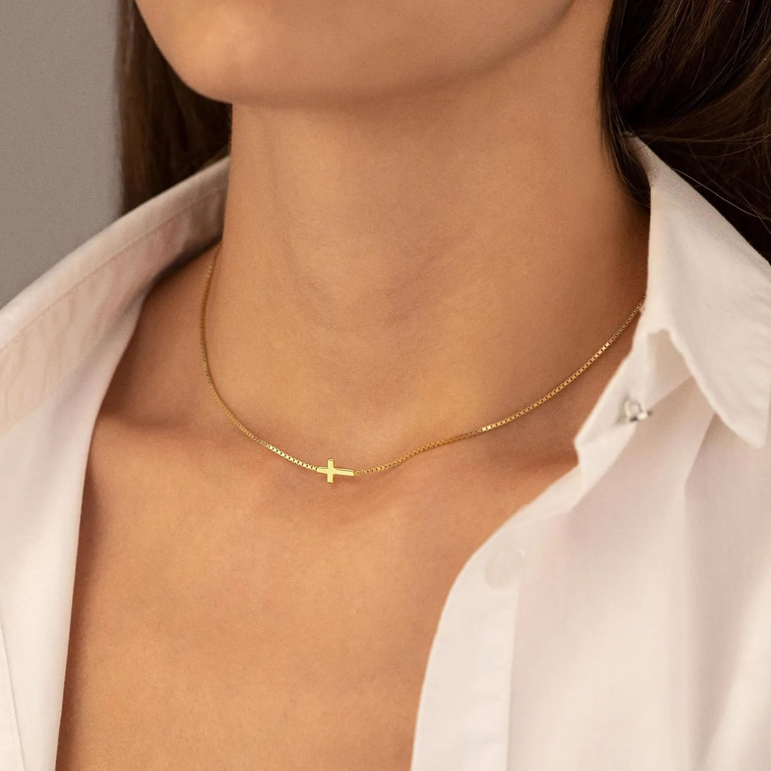 VIROMY Gold Cross Necklace for Women Dainty Diamond Cross Pendant Necklaces Non Tarnish Waterproof Necklace Simple Choker Minimalist Jewelry