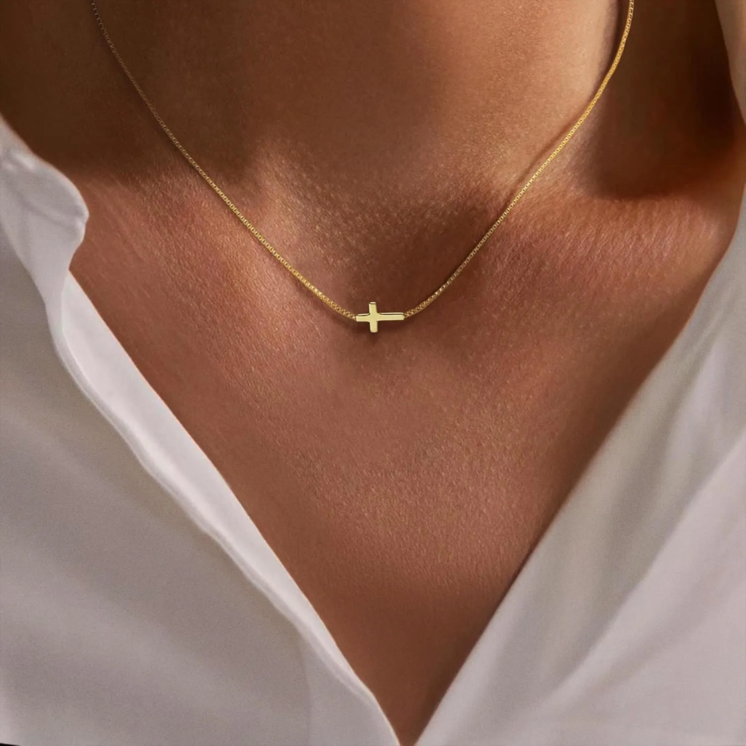 VIROMY Gold Cross Necklace for Women Dainty Diamond Cross Pendant Necklaces Non Tarnish Waterproof Necklace Simple Choker Minimalist Jewelry