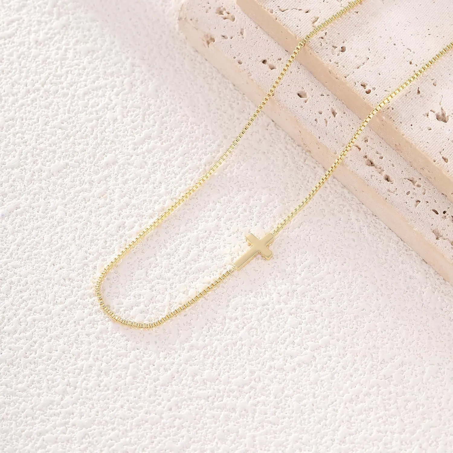 VIROMY Gold Cross Necklace for Women Dainty Diamond Cross Pendant Necklaces Non Tarnish Waterproof Necklace Simple Choker Minimalist Jewelry